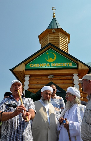 Талгат Таджуддин и Абдурраззак Ассаиди открыли мечеть в башкирской деревне