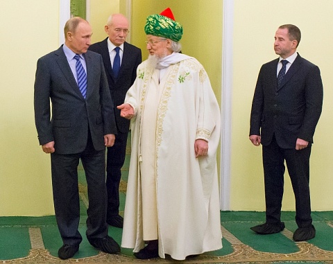 Путин посетил в Уфе одну из старейших в России мечетей