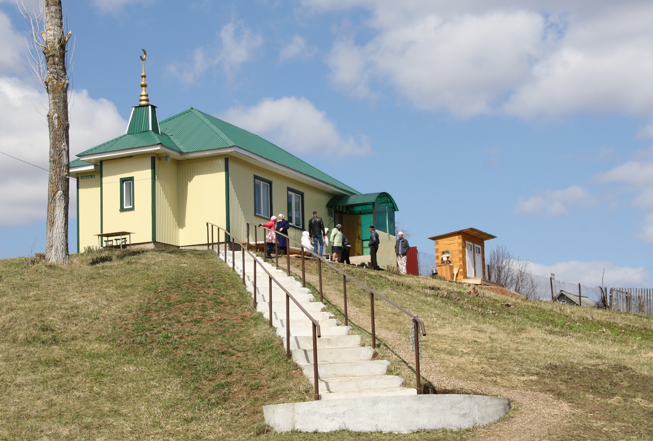 Погода красный ключ башкортостан нуримановский. Село красная горка Нуримановский район. Красная горка Башкортостан Нуримановский. Мечеть село красная горка Нуримановский. Мечеть в красной Горке Нуримановского района Башкортостан.