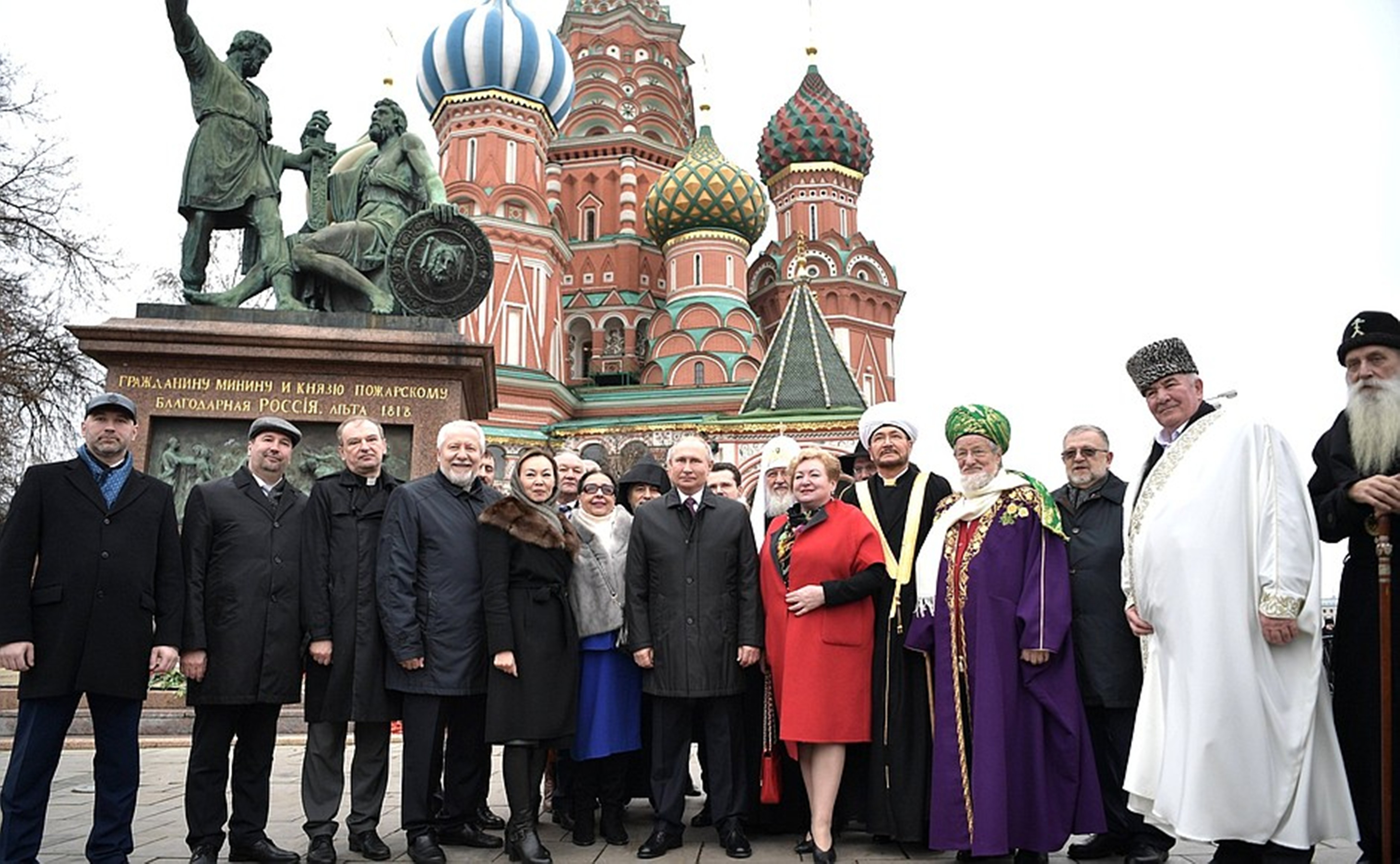 Укрепление национального единства. 4 Ноября 2020 возложение цветов к памятнику Минину и Пожарскому.