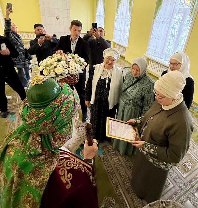 Выпускницы курсов по основам Ислама «Фирдаус» встретились с Верховным муфтием