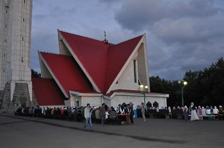 Праздничный «Ифтар от счастливых женщин»