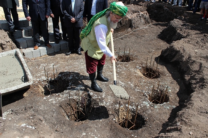 Верховный муфтий положил начало строительству новой мечети 