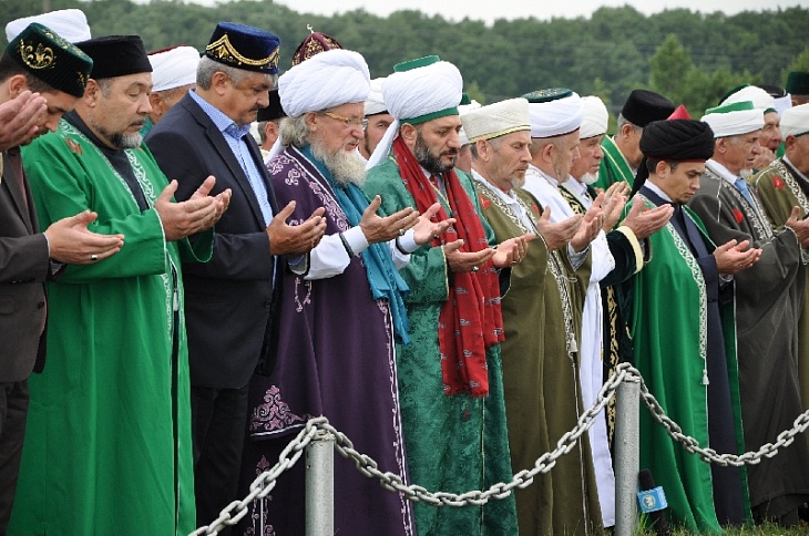 Делегация ЦДУМ России почтила память просветителя Хусейн-бека