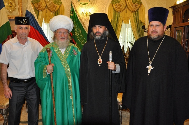 ЦДУМ России совместно с представителями православных и мусульман г.Салават направили благотворительную помощь  жителям Крыма