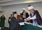 Верховный муфтий вручил дипломы выпускникам РИУ ЦДУМ России