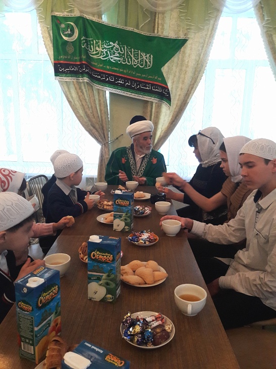 Социальные сироты получили духовную поддержку