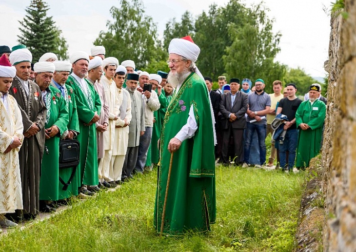 Мусульмане почтили память имама Хусейн-бека